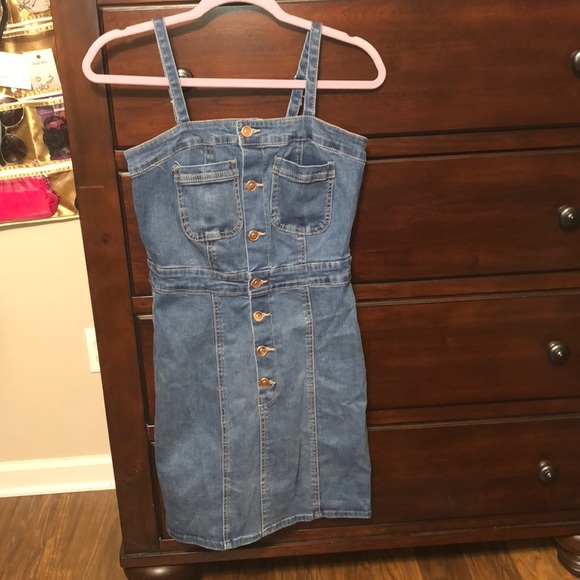 Charlotte Russe Dresses & Skirts - Charlotte Russe stretchy denim dress